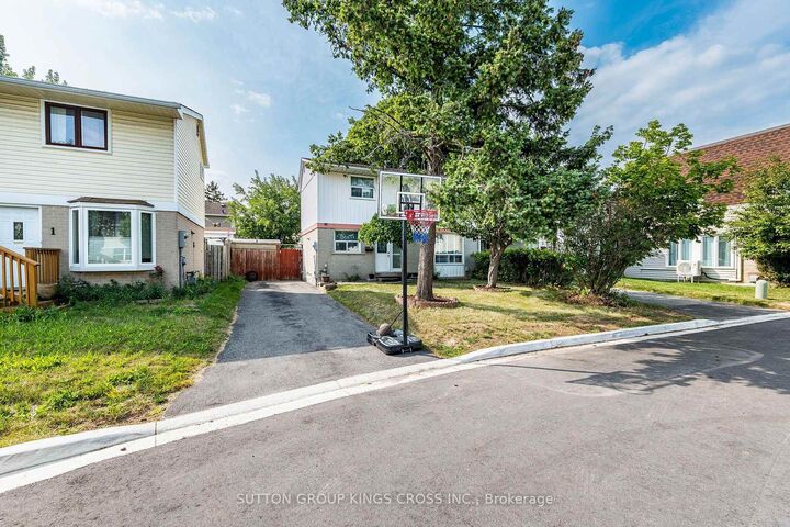 Property Photo: 2 Hemlark Court ON L6S 2B7