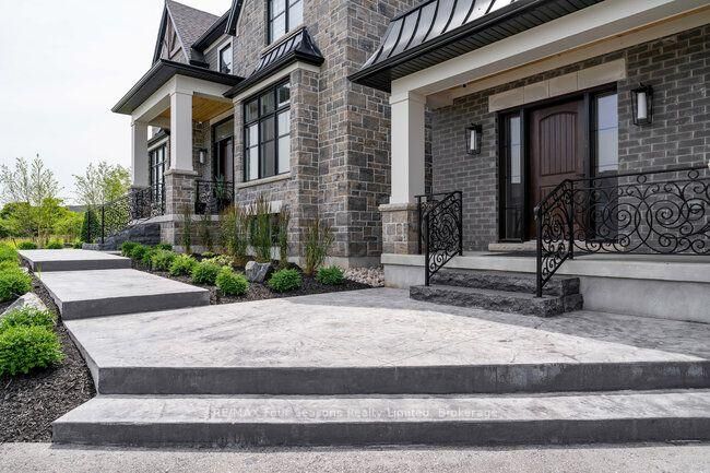 Property Photo:  101 Grindelwald Court  ON L9Y 0Z8 