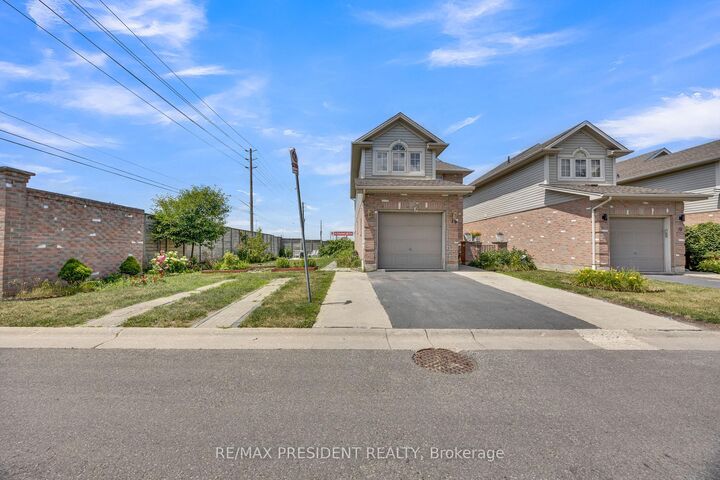 Property Photo: 10 Chalkstone Drive 18 ON N6E 3Z9