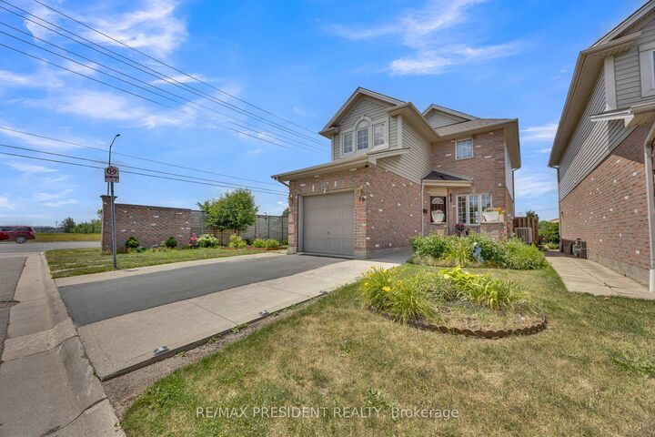 Property Photo: 10 Chalkstone Drive 18 ON N6E 3Z9