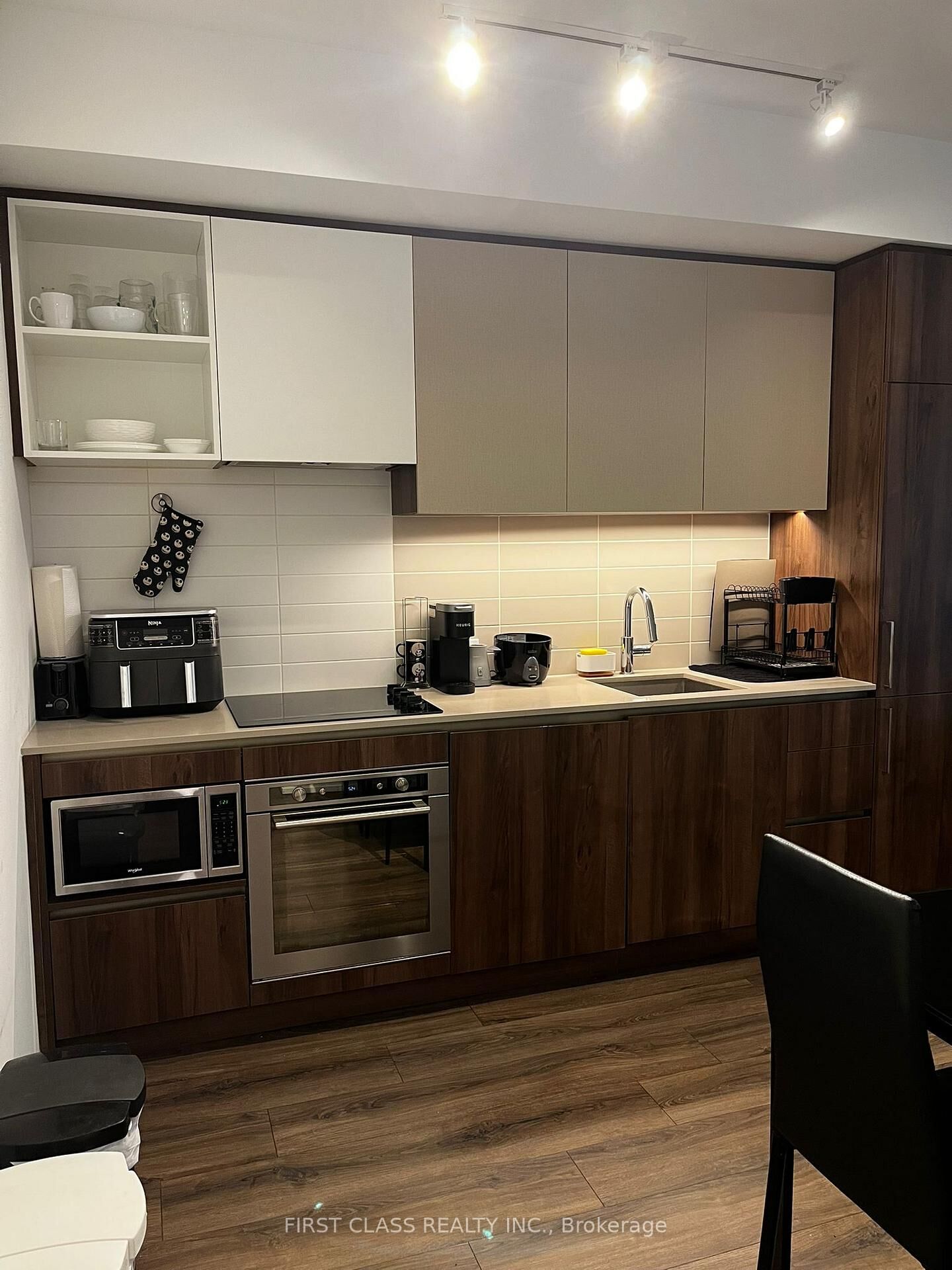 Property Photo: 7890 Jane Street 2111 ON L4K 0K9