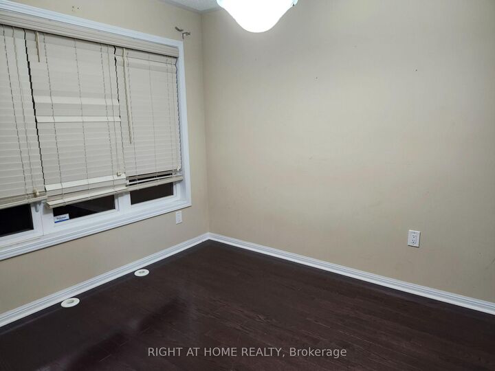 Property Photo: 786 Bolingbroke Drive ON L9T 5A5