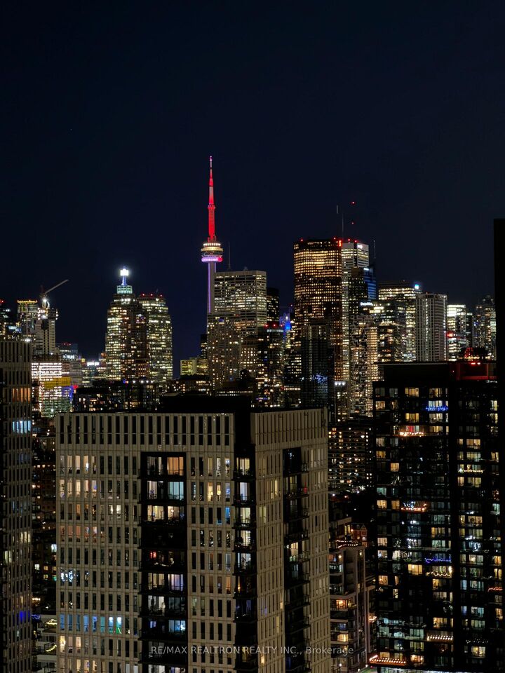 Property Photo: 130 River Street 2708 ON M5A 0R8