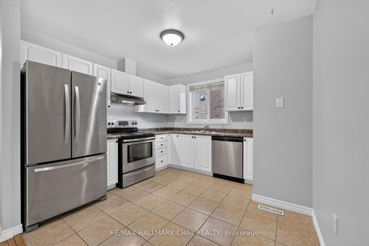 Property Photo: 39 Hanmer Street E ON L4M 6V3