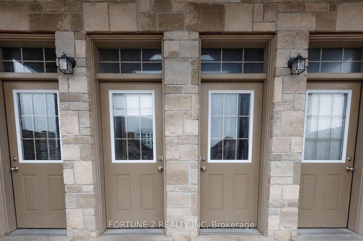 Property Photo: 3200 Singleton Avenue 09 ON N6L 0C7