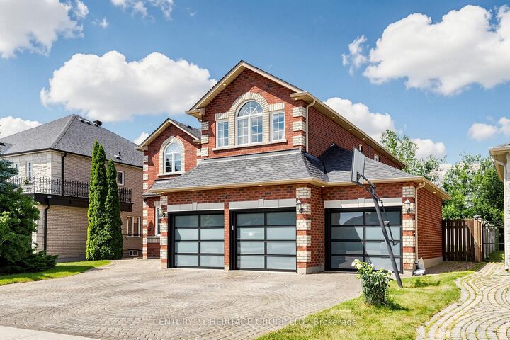Property Photo: 4 Mumberson Court ON L6C 1Y4