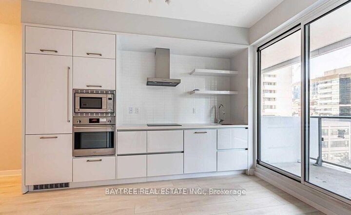 Property Photo: 2221 Yonge Street 506 ON M4S 2B4