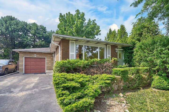Property Photo: 16 Sunshine Court ON L9C 2L5