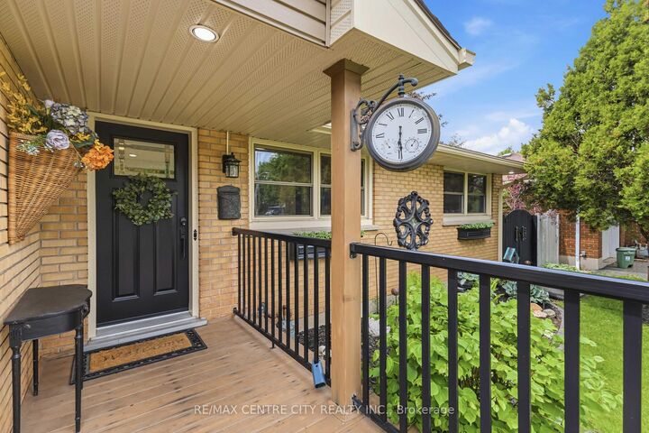 Property Photo: 70 Brentwood Crescent ON N6G 1X2
