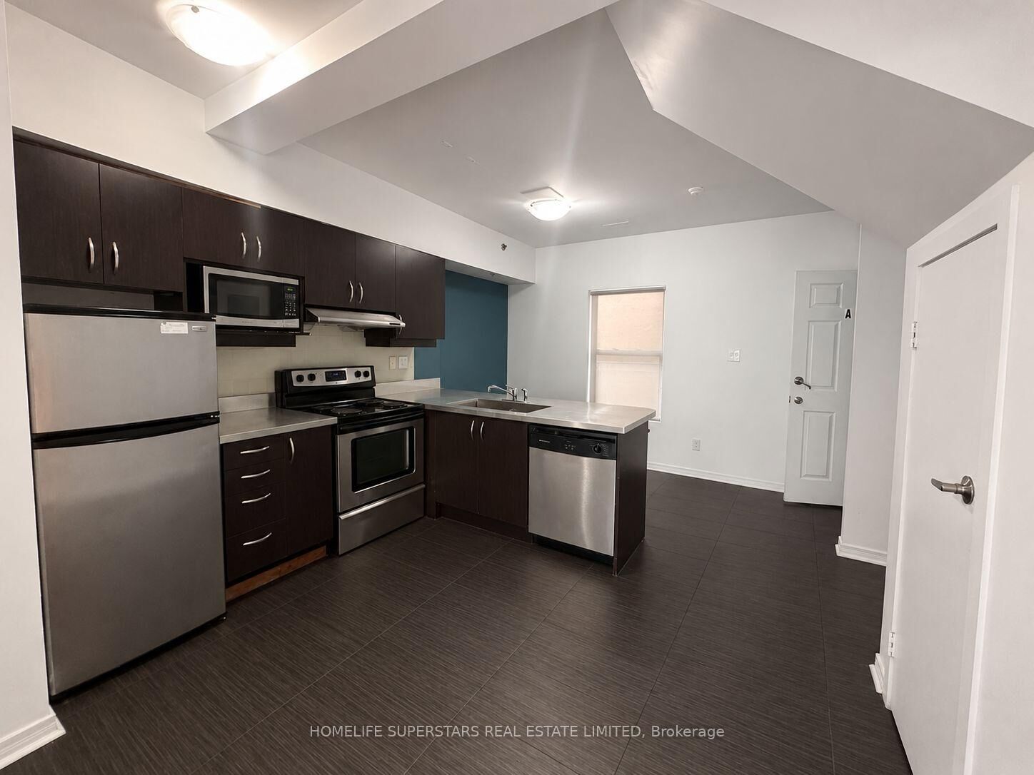 Property Photo:  38 Kensington Place 204  ON M5T 2J9 