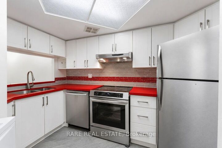 Property Photo: 250 Webb Drive 513 ON L5B 3Z4