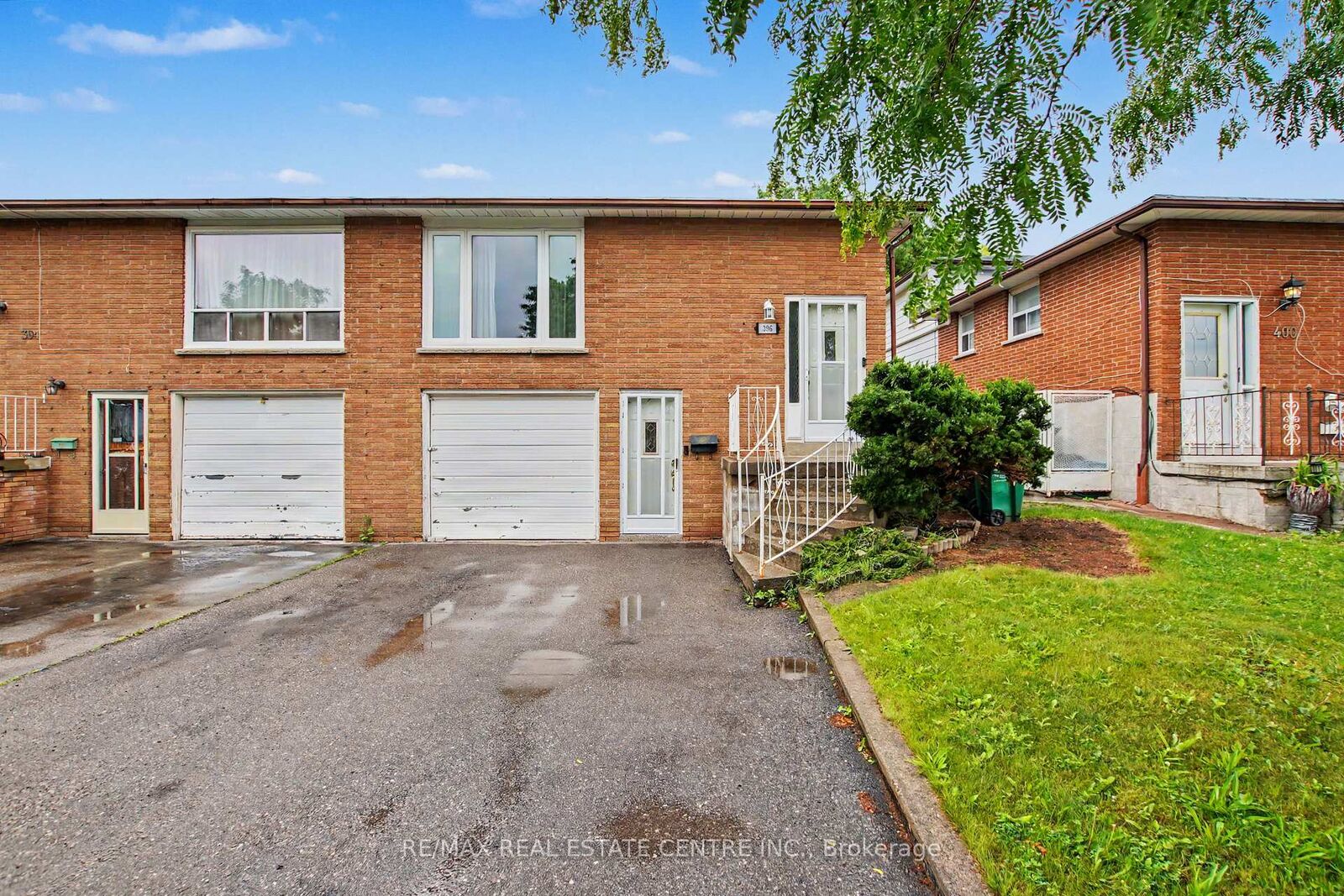 Property Photo: 396 Pinemeadow Avenue ON L5B 2J9