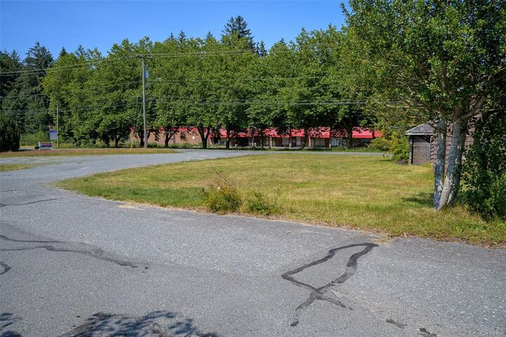 Property Photo: 660 Kelsey Way BC V0P 1R0