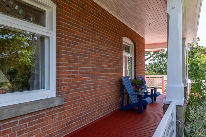 Property Photo: 609 Mary St BC V9A 3W4