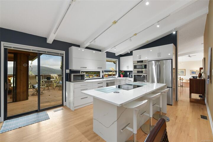 754 Walfred Rd — photo 1
