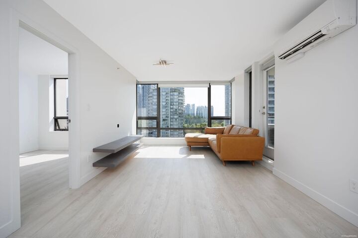 Property Photo: 4118 Dawson Street 1006 BC V5C 0A3