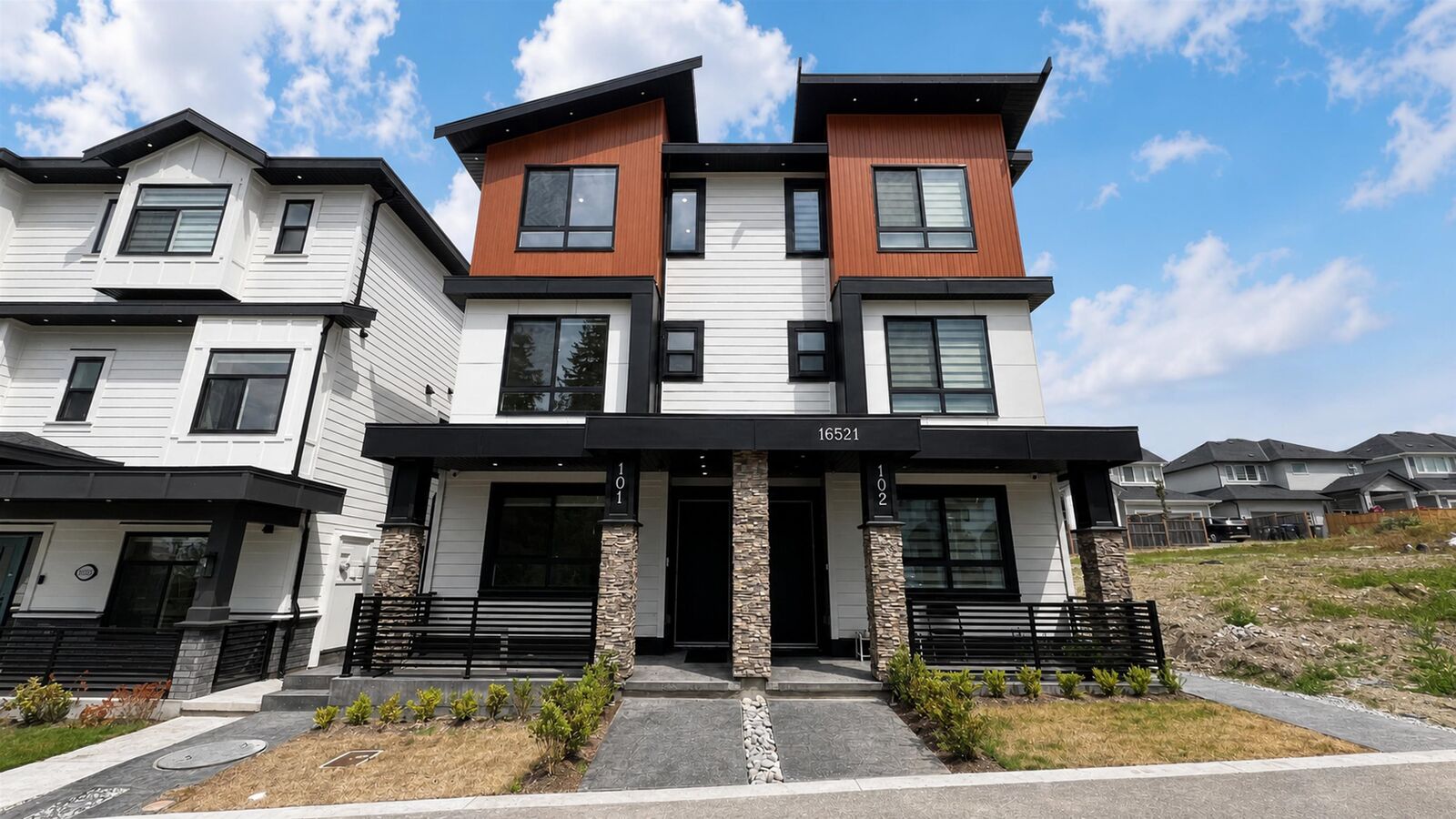 Photo de la propriété: 16521 20 Avenue BC V3Z 0X6