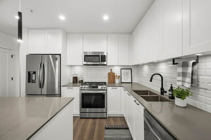 20052 83A Avenue 403 — photo 1