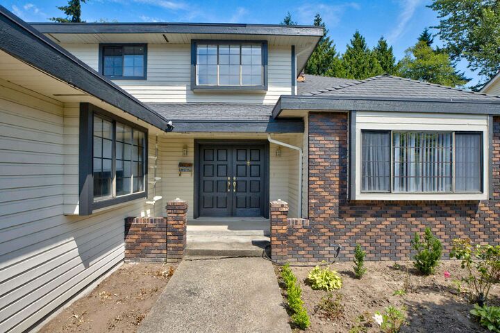 Property Photo: 16327 Northglen Close BC V4N 1X8