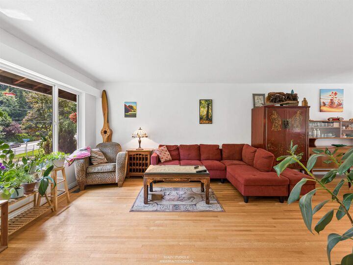 Property Photo: 1525 Avonlynn Crescent BC V7J 2V2