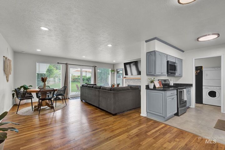Property Photo: 220 N Owyhee Street ID 83706