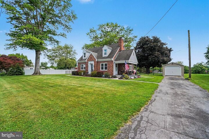 Property Photo: 118 E Queen Street PA 17038