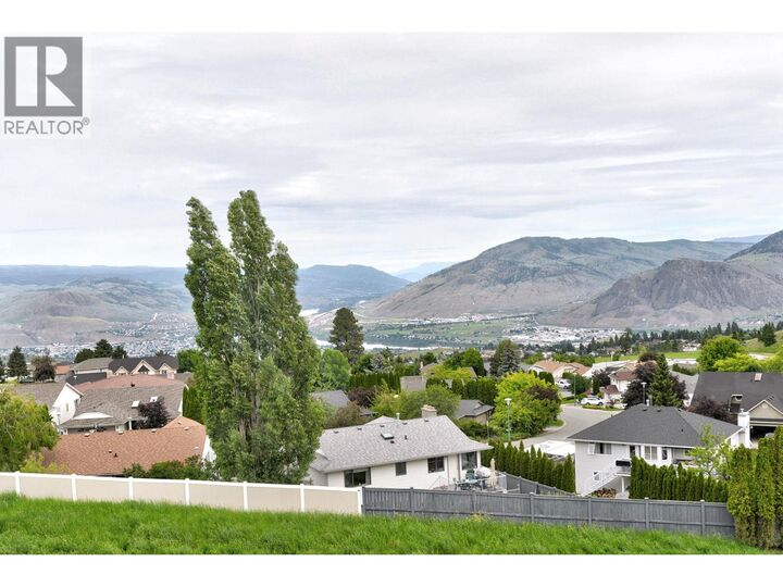 Property Photo: 738 Dunrobin Drive 6 BC V1S 0B9