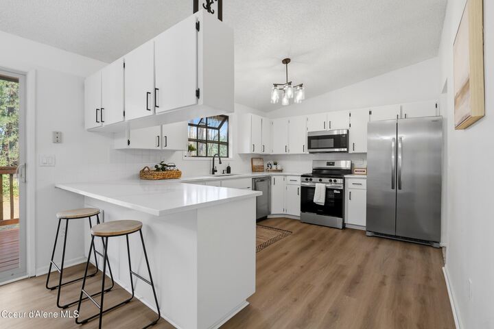 Property Photo:  200 S Cottonwood Ct  ID 83854 