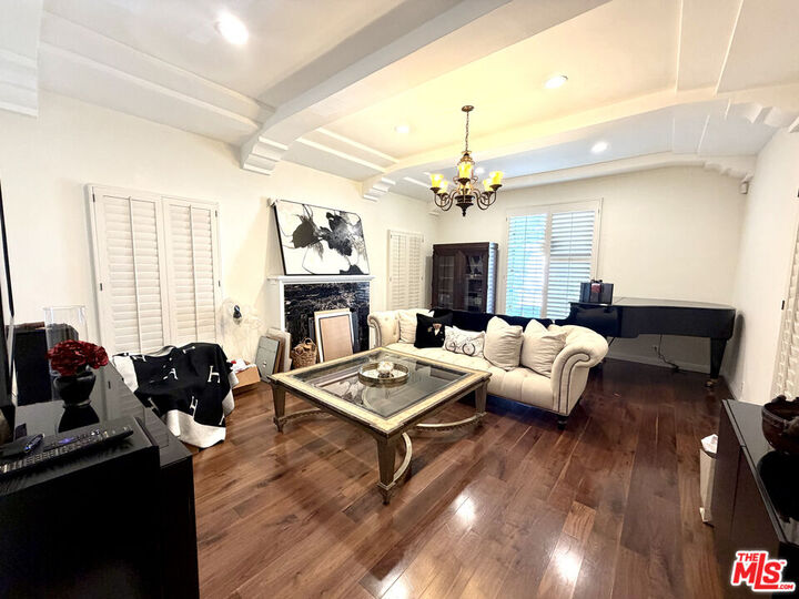 Property Photo:  315 N Wetherly Dr  CA 90211 
