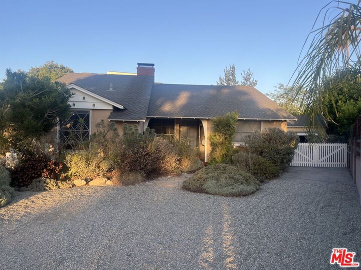 Property Photo:  13326 Bessemer St  CA 91401 