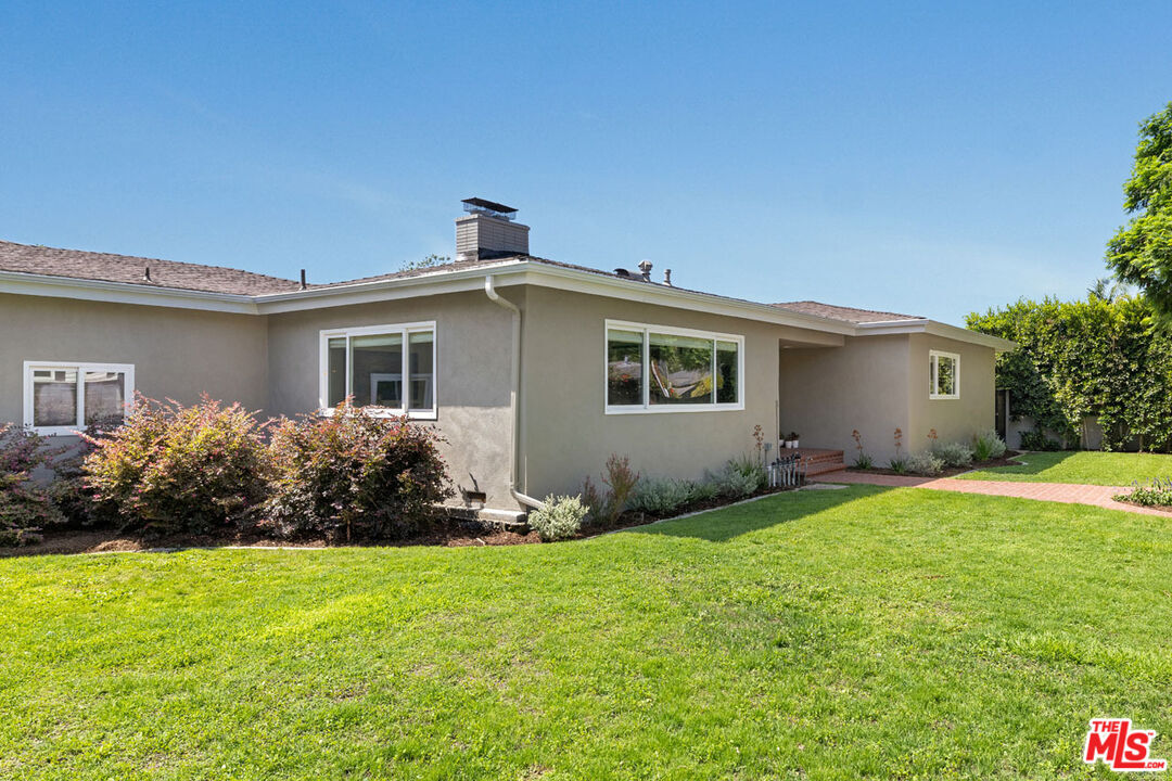 Property Photo: 3022 Tyburn St CA 90039