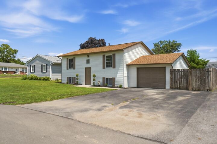 Property Photo:  142 Gladys Road  OH 43228 