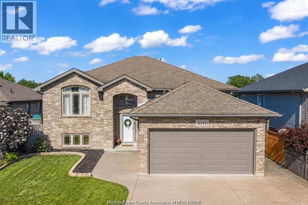 Property Photo:  3040 Troup Crescent #Upper  ON N8R 0A5 