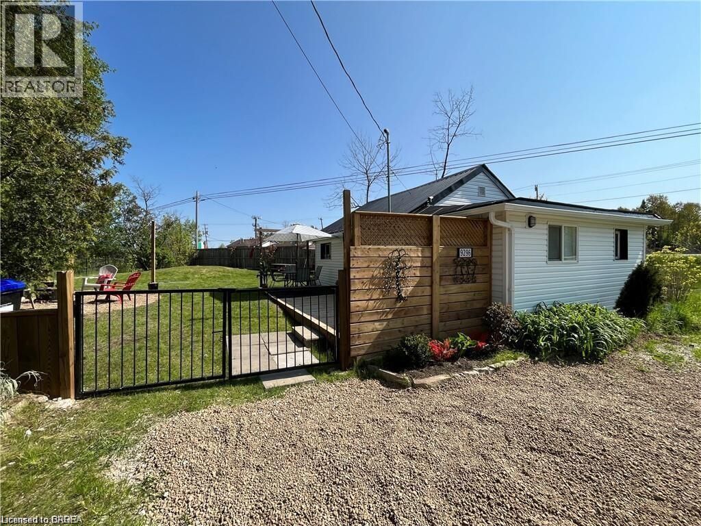 Property Photo: 9296 Beachwood Road ON L9Y 3Z1