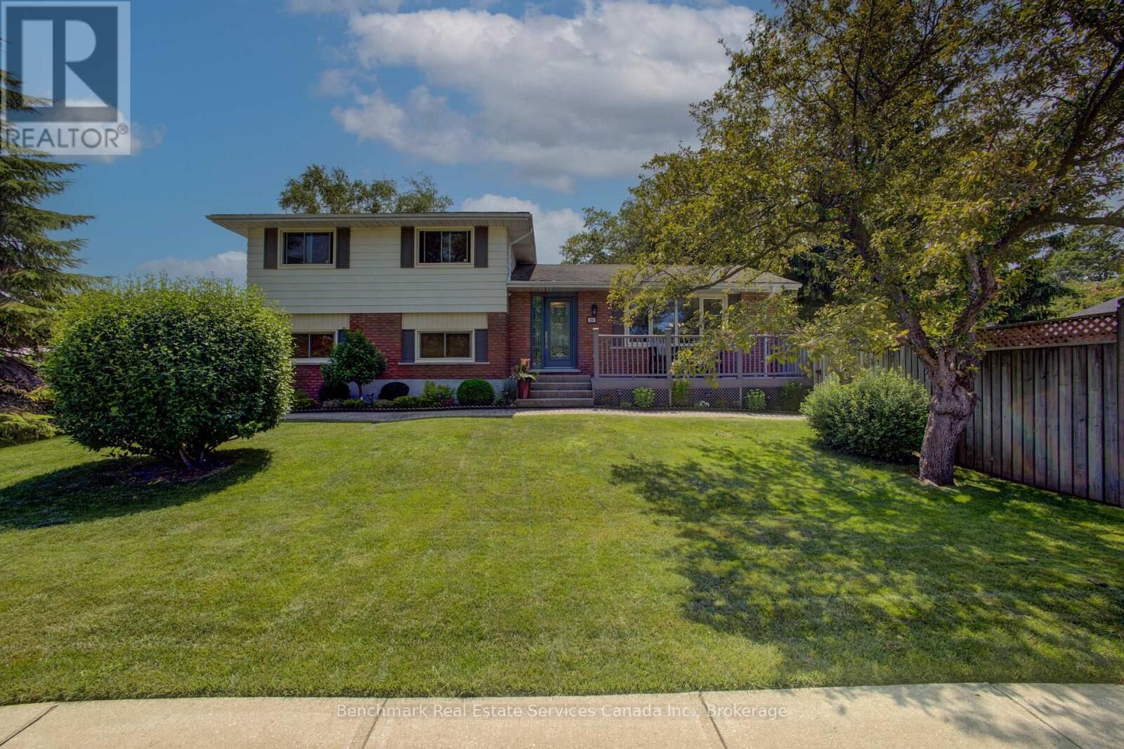 Property Photo:  23 Inverness Street South  ON N2Z 1J7 