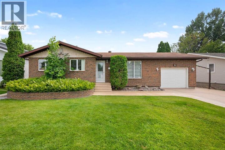 Property Photo:  5703 35 Street  AB T9V 1W9 