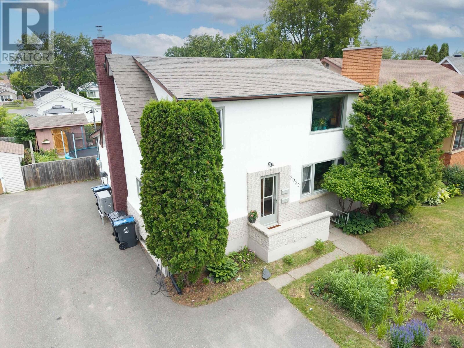 Property Photo: 2029 Hamilton Ave. ON P7E 4Y3
