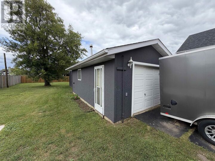 Property Photo: 441 Christina St E ON P7E 4P3