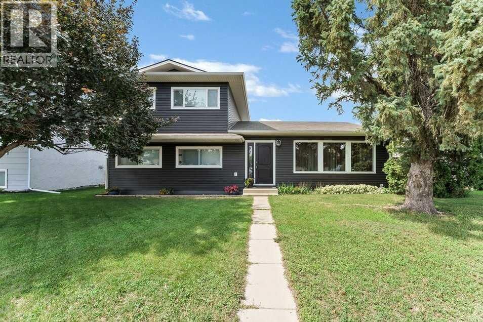 Property Photo: 101 Ingram Park Drive East AB T1R 0K3