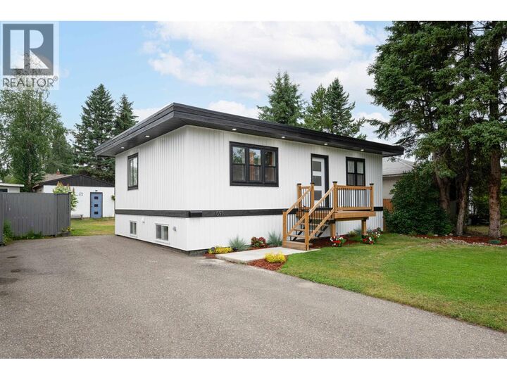 591 Douglas Street — photo 1