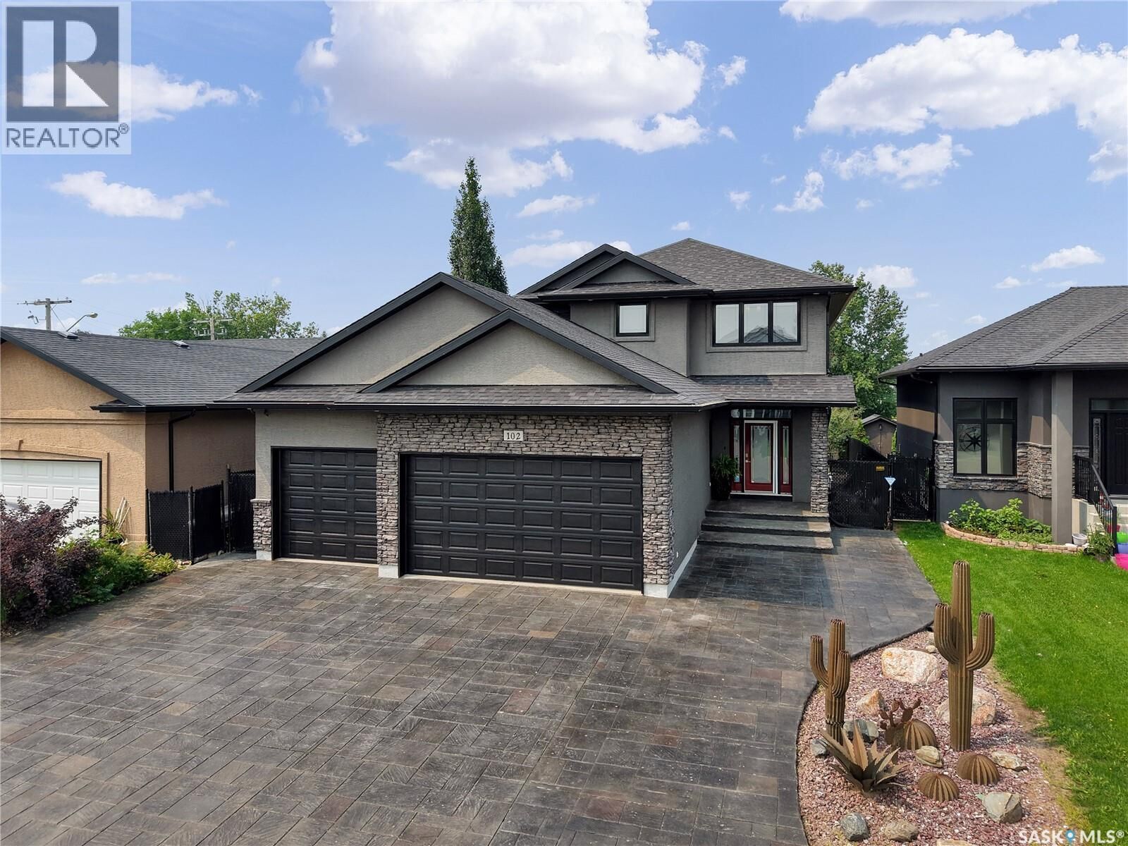 Property Photo:  102 Kinsmen Crescent  SK S0K 0A2 