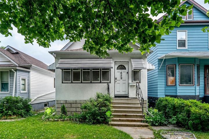 Property Photo: 629 St John's Avenue MB R2W 1J3