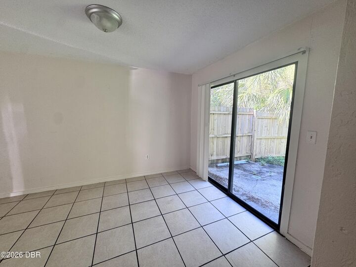 Photo de la propriété:  300 Hopkins Avenue B  FL 32117 