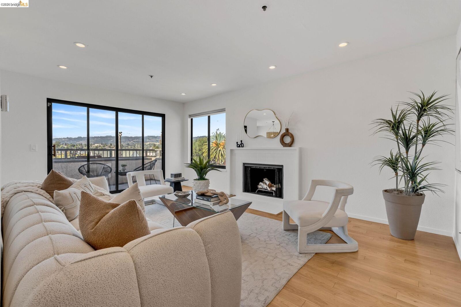 Property Photo:  322 Hanover Ave 512  CA 94606 