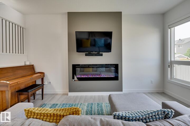 Property Photo: 15628 15 Avenue SW AB T6W 4K8