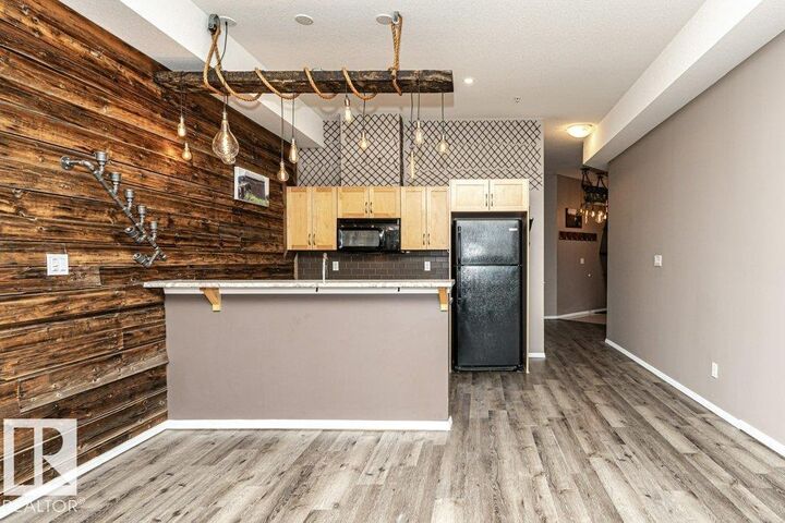 Property Photo: 10531 117 Street NW 404 AB T5H 0A8