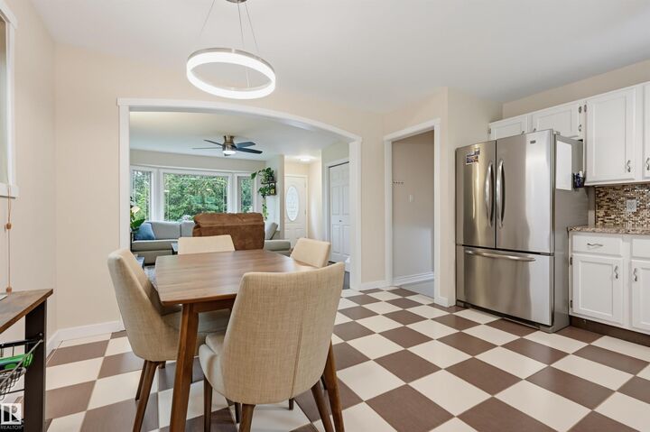 Property Photo:  8316 189A Street NW  AB T5T 4Z6 