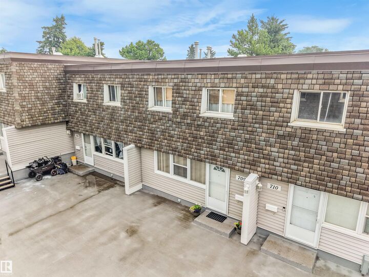 Property Photo:  709 Village On The Green Green NW  AB T5A 1H2 