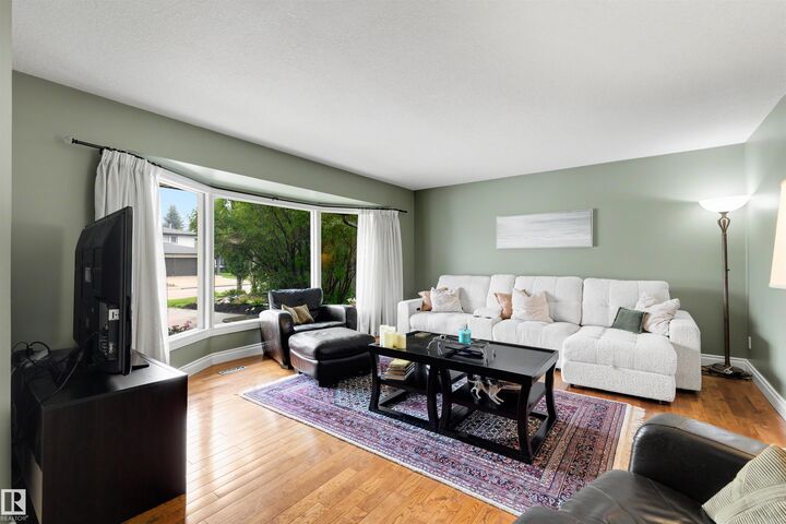 Property Photo:  11233 34A Avenue NW  AB T6J 3M4 