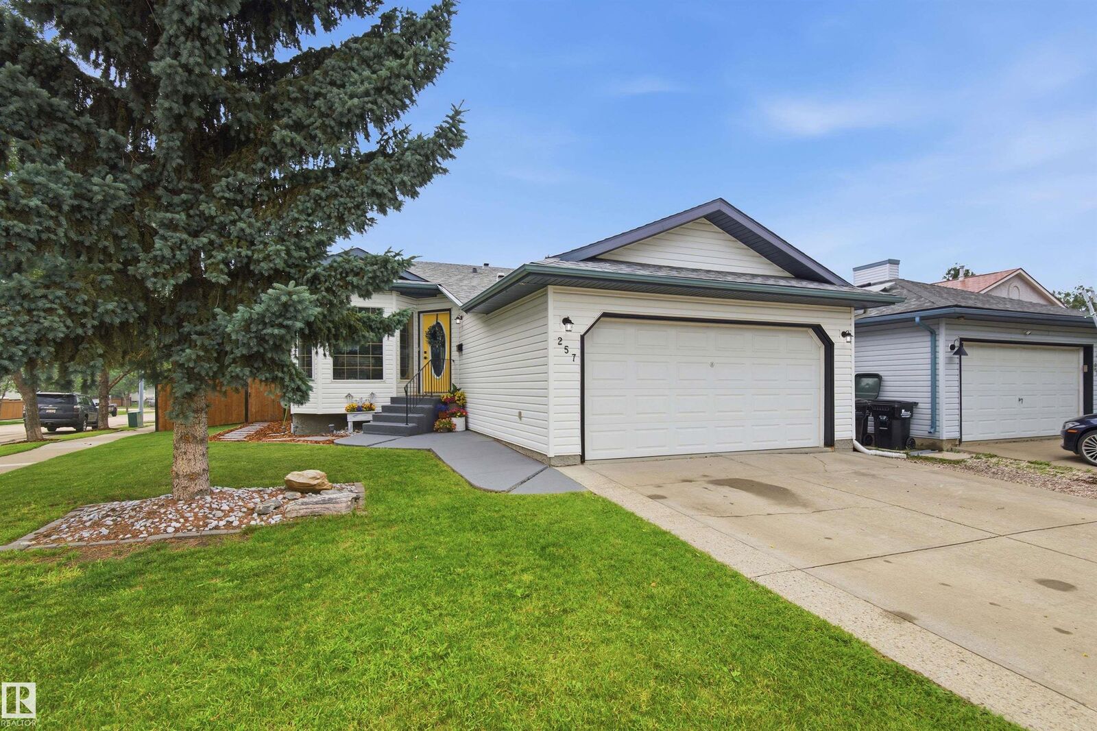 Property Photo: 257 Rainbow Crescent AB T8A 5Y1